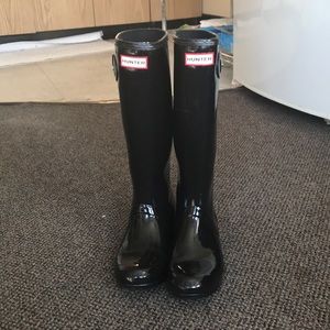 Women’s glossy black tour packable hunter boots